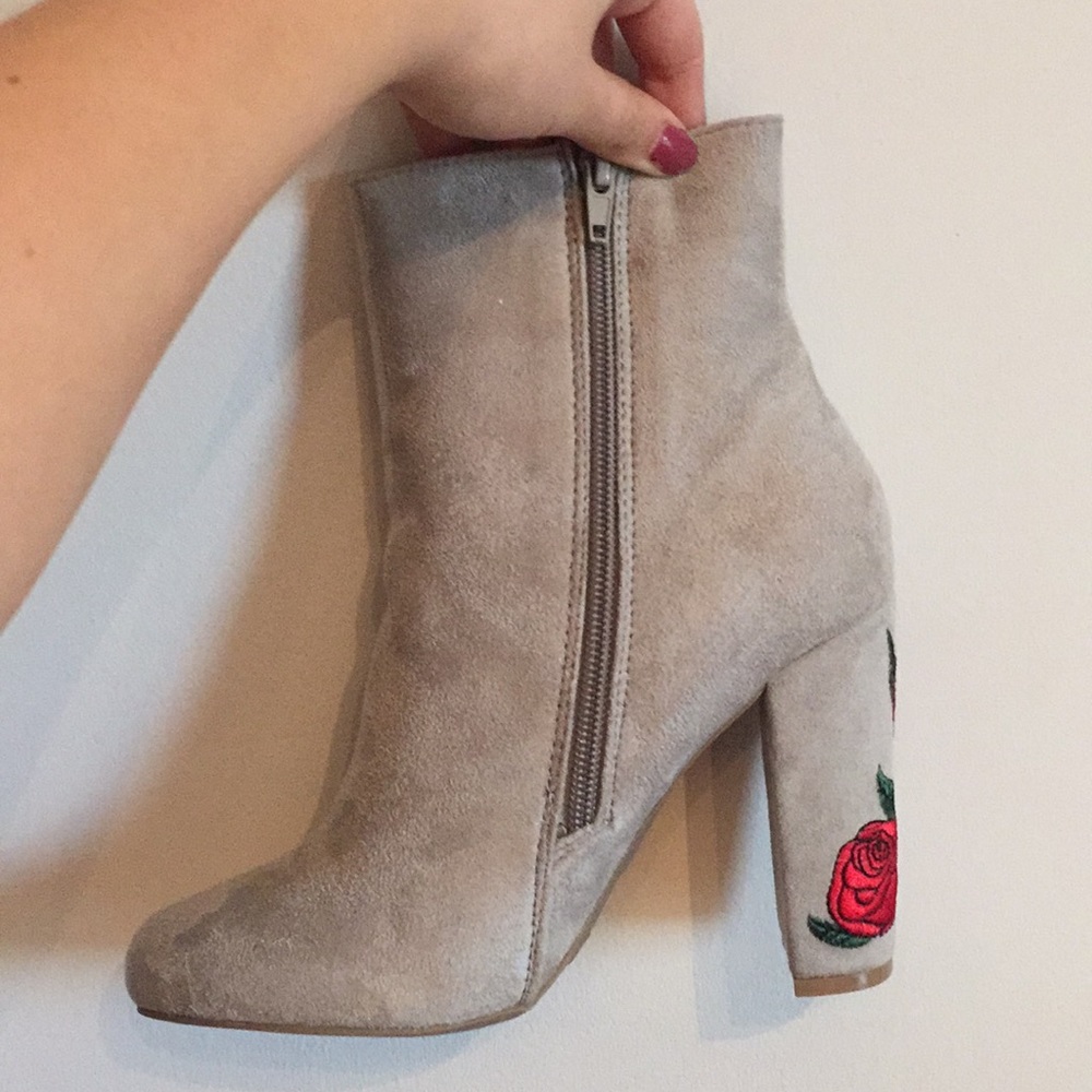 Grey booties with rose embroidery on the heel
